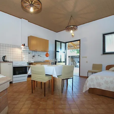 Apartment Fuer 3 Personen Ca 36 Qm In Pula, Istrien Istrische Riviera *